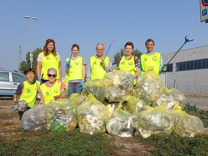 Pulizia parcheggio retro Interspar - Centro comm
